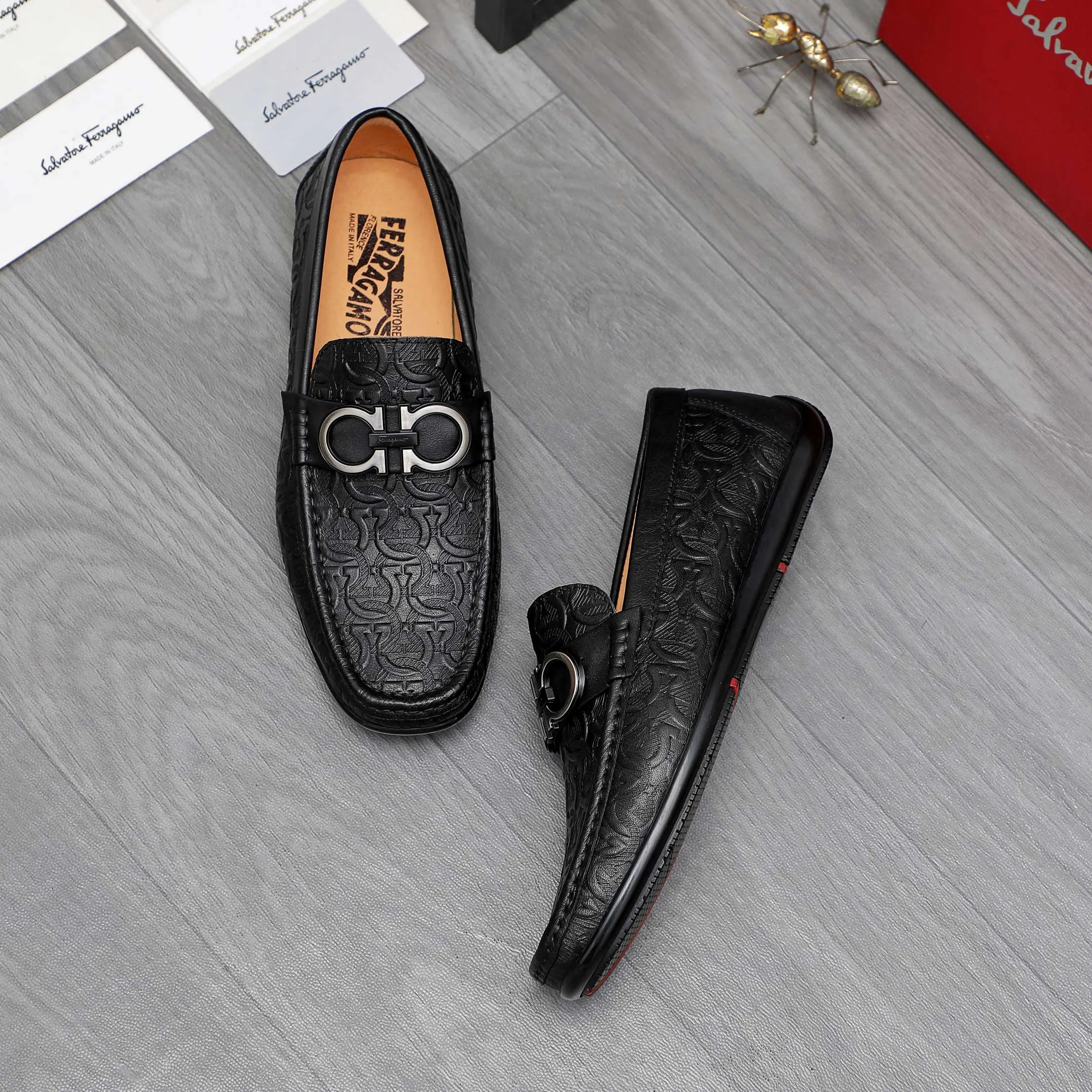 Men's shoes 💰380 Product trademark: Ferragamo "Ferragamo" casual slip-on shoes Regular size: 38-45 (45. Customized, non-returnable) Product materials: Selected embossed cowhide upper, pigskin lining, rubber outsole